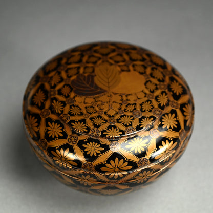 Spectacular Edo period Japanese Covered Lacquer Bowl