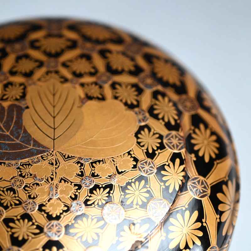 Spectacular Edo period Japanese Covered Lacquer Bowl