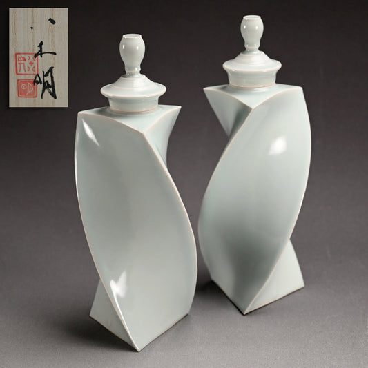 Pair Mentori Covered Vases ー"青白磁 対面取蓋物"