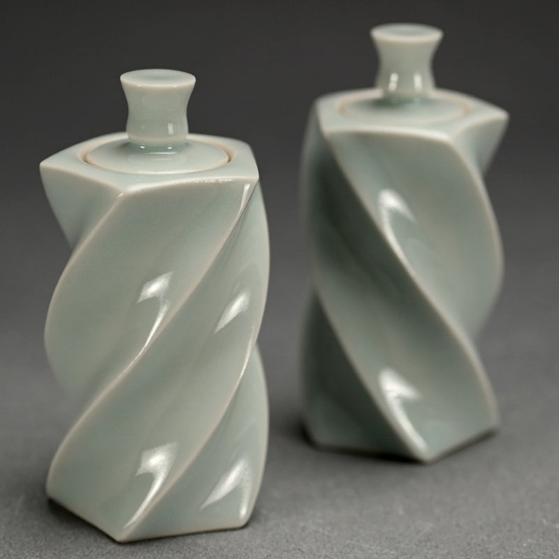 Pair Mentori Covered Bottle Vases ー"青白磁 対面取蓋物"