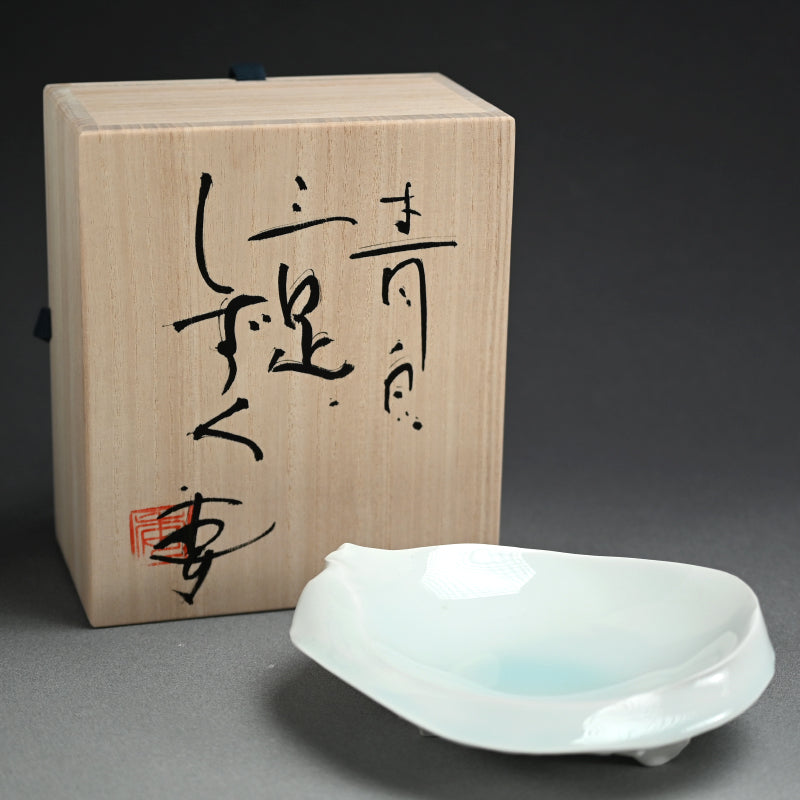 Seihakuji porcelain plate, Shizuku ー"青白 三足しずく"