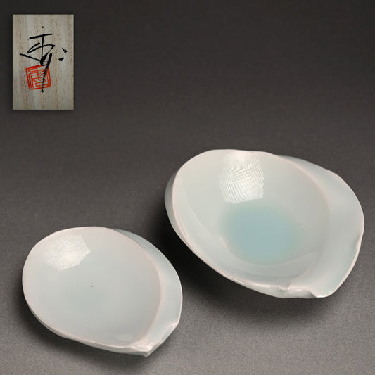 Pair Seihakuji porcelain plates, Shizuku