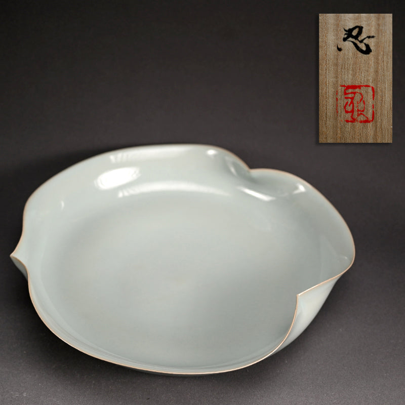 Large Celadon Basin ー"青磁輪花大皿"