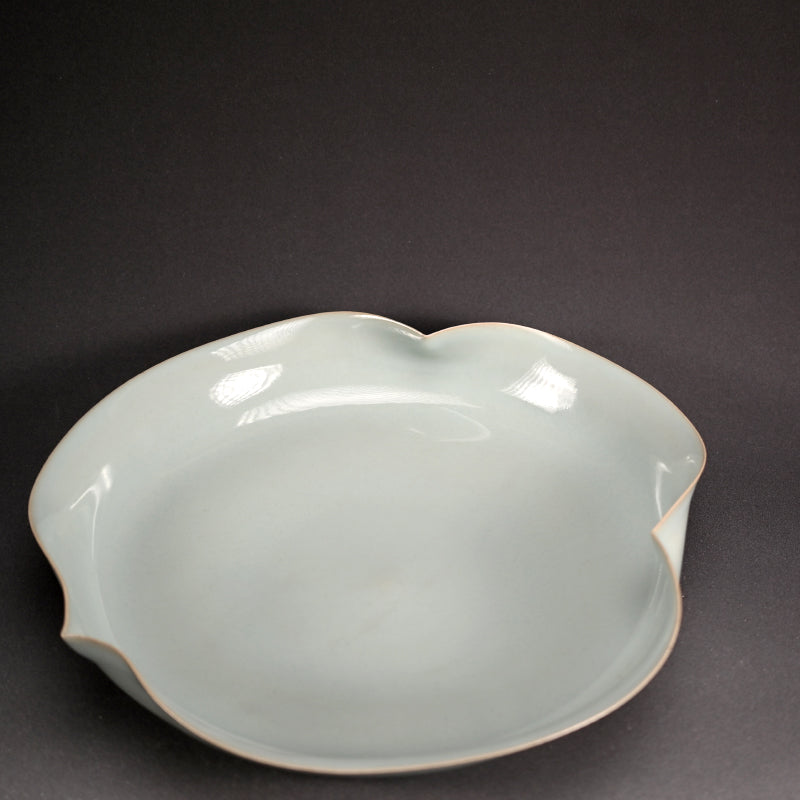 Large Celadon Basin ー"青磁輪花大皿"