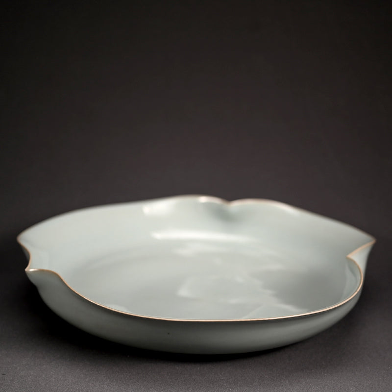 Large Celadon Basin ー"青磁輪花大皿"