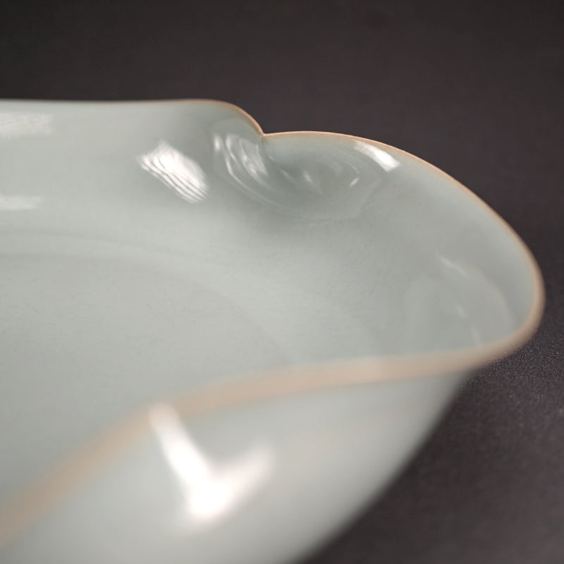 Large Celadon Basin ー"青磁輪花大皿"