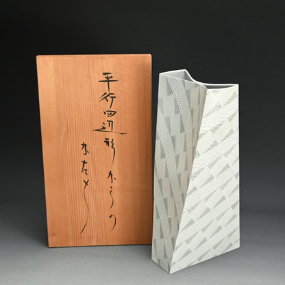 Ceramic Vase ー長江 重和 "平行四辺形からのかたち"