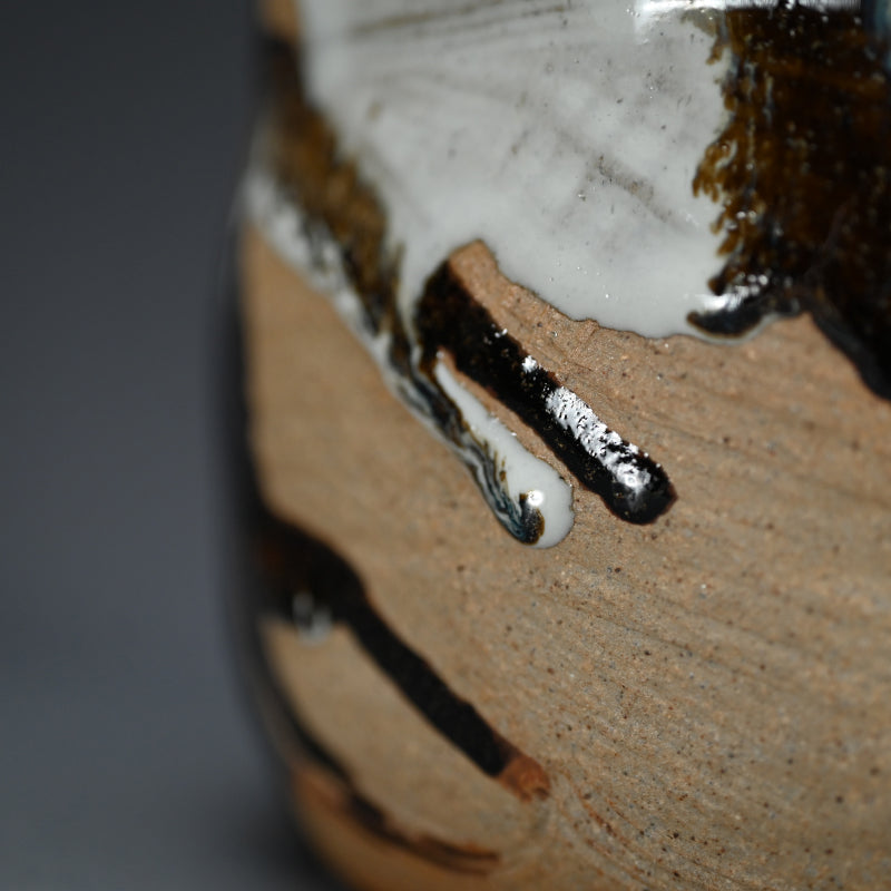 Tataki Chosen Karatsu Mimitsuki Mizusashi ー十三代 中里 太郎右衛門 "叩き朝鮮唐津耳付水指"