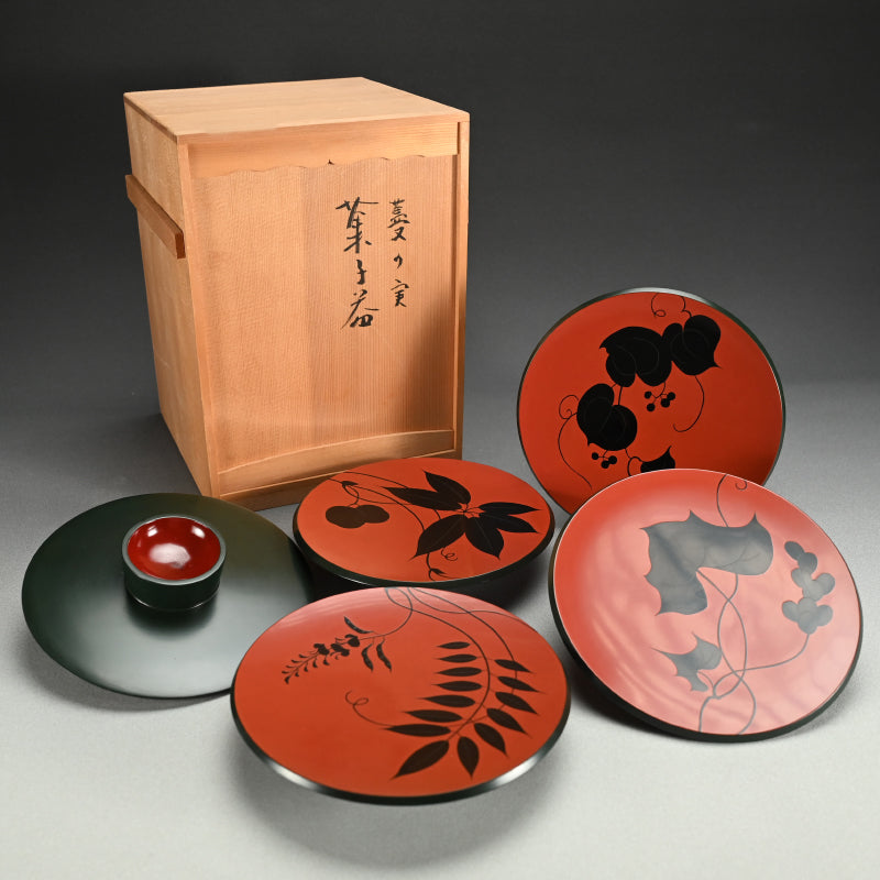 Japanese Lacquer Tray Setー番浦省吾 “蔓の実 菓子器”