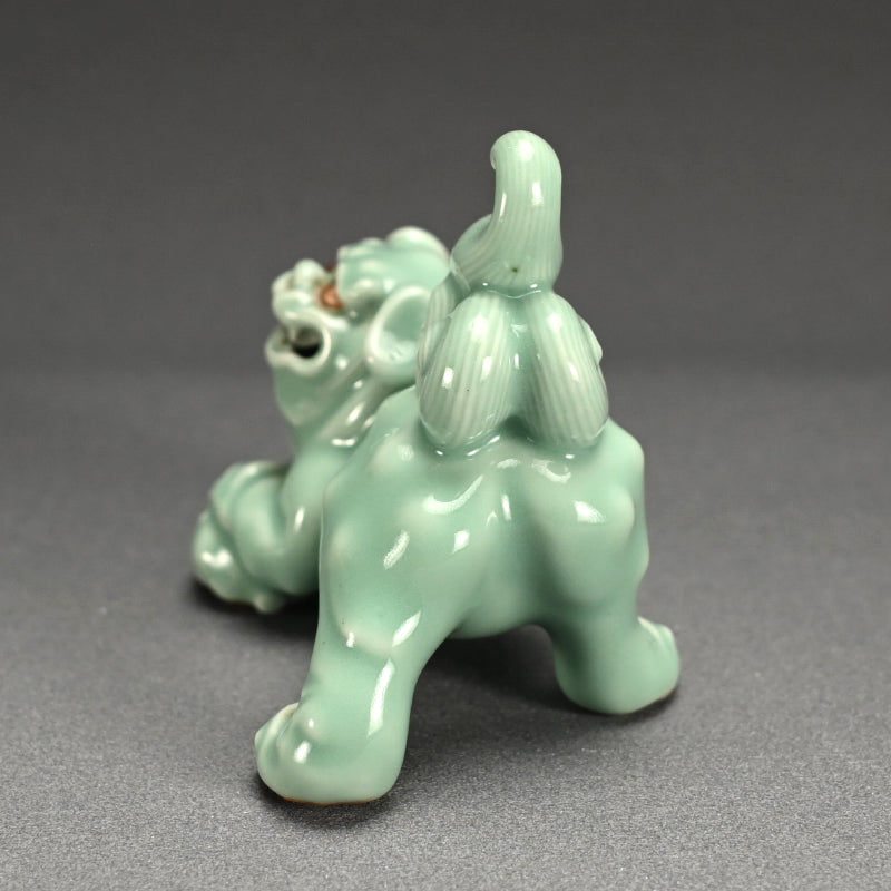 Porcelain Shishi Okimono