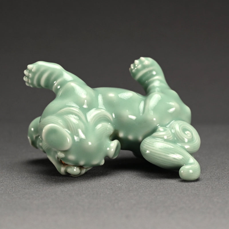 Porcelain Shishi Okimono