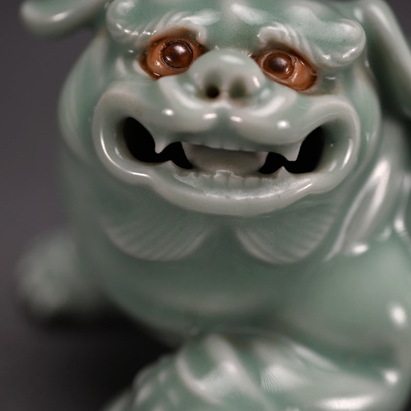 Porcelain Shishi Okimono