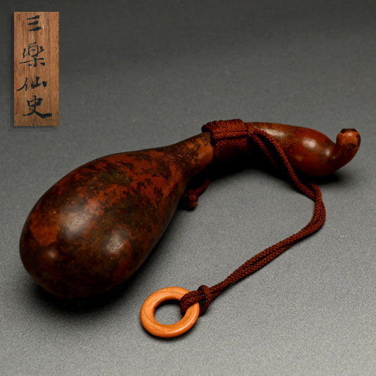 Hermit of Three Pleasures Gourd Flask ー三楽仙史