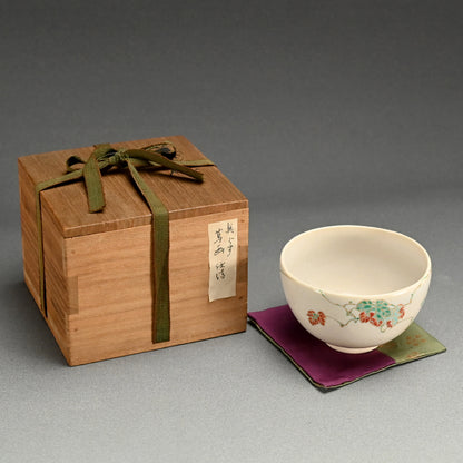 Chawan with Autumn Vines ー真葛 香山 "茶碗"