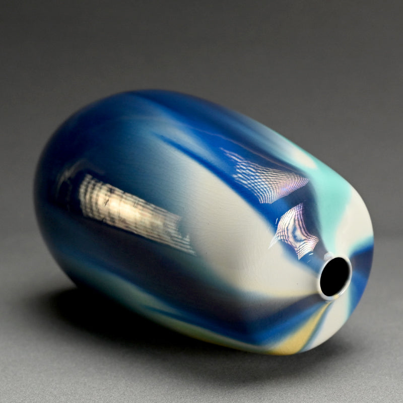 Vase by Important Female Potter ー四代 徳田 八十吉 “柳雨”