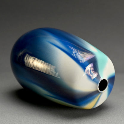 Vase by Important Female Potter ー四代 徳田 八十吉 “柳雨”