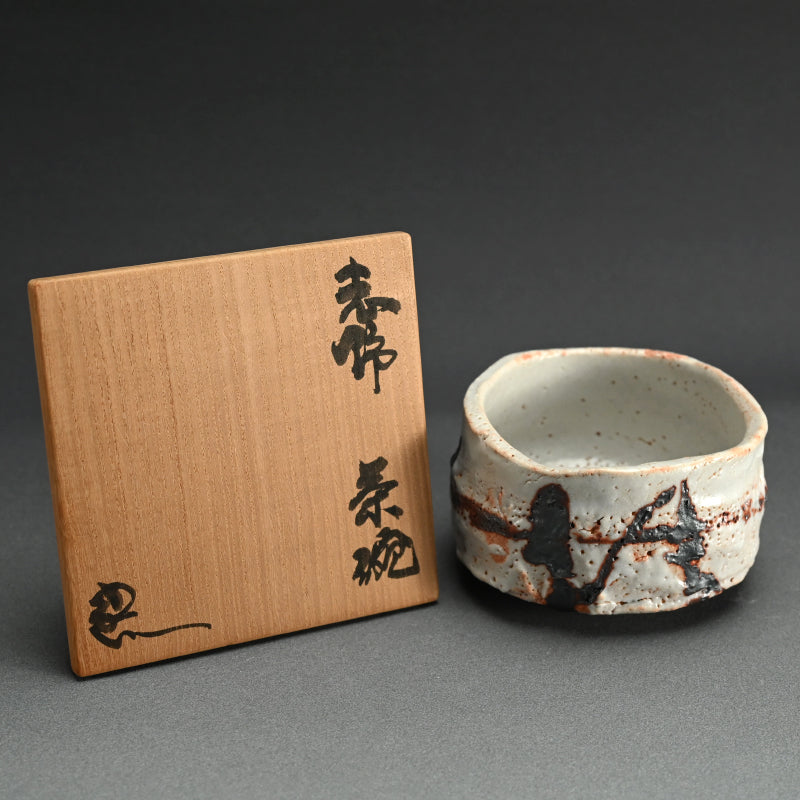 Shino Chawan Tea Bowl ー鈴木 五郎 "志野 茶碗"