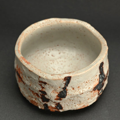 Shino Chawan Tea Bowl ー鈴木 五郎 "志野 茶碗"