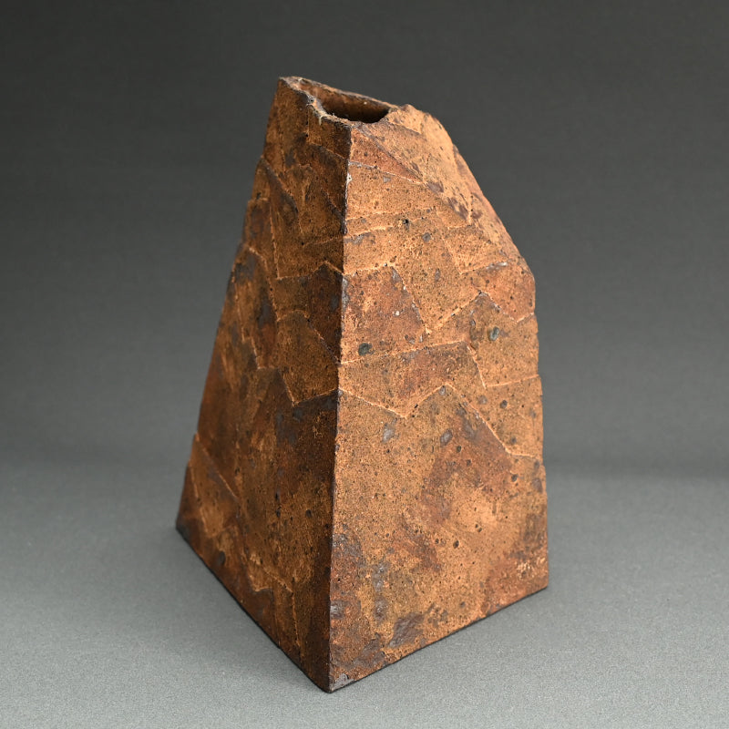 Oxidized Rust Vase 佐藤 和彦 “銹化瓷彫文壺”