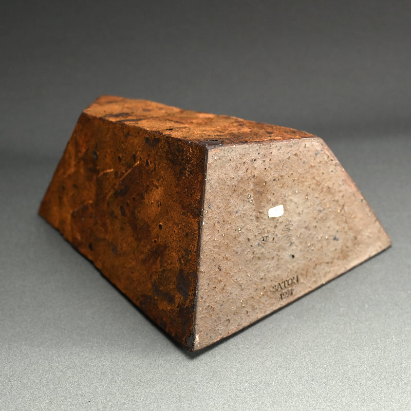 Oxidized Rust Vase ー佐藤 和彦 "鉄化瓷彫文壺"