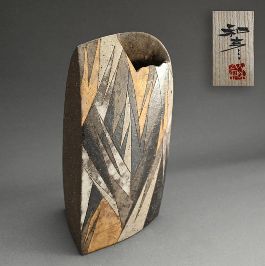Gold-glazed Vase ー佐藤和彦 “灰陶釉金彩文壺”
