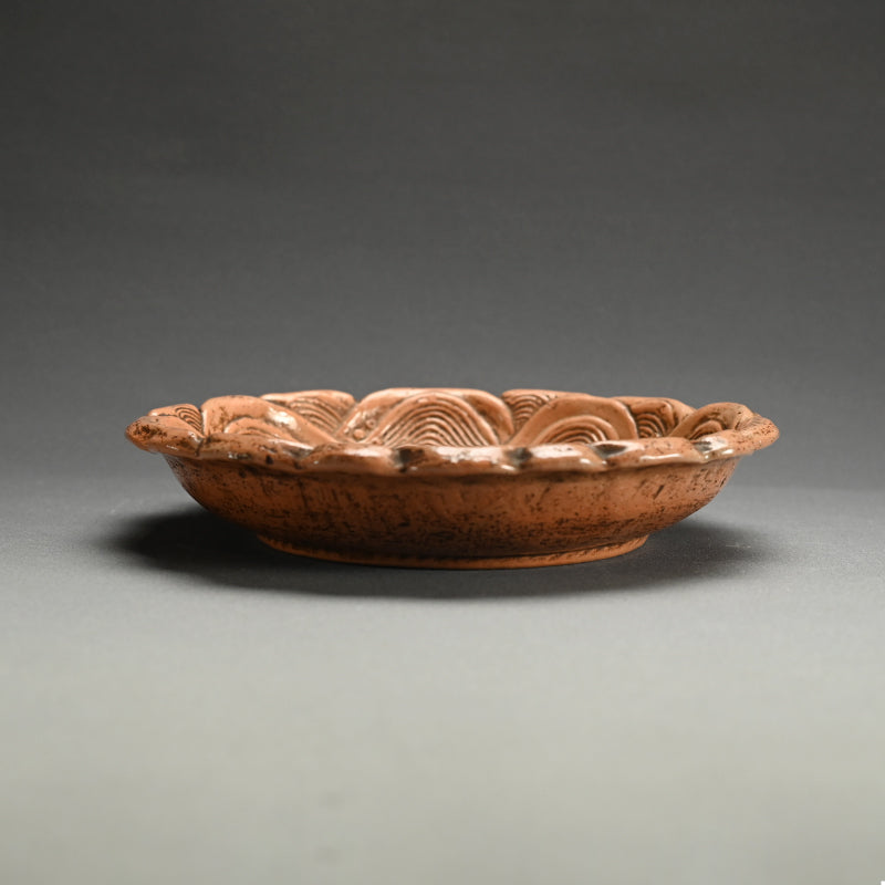 Unusual Gennai Yaki Basin, Waves and Basho Leaves