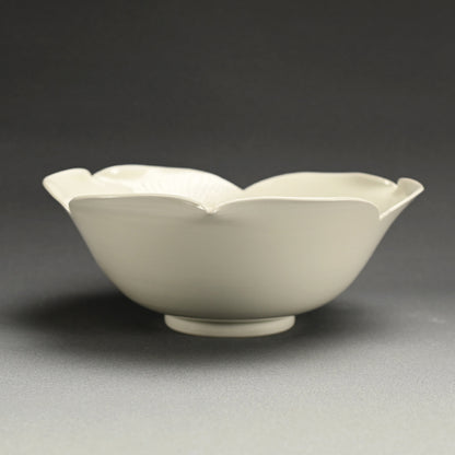 Exquisite White Bowl ー川瀬 竹志 “白磁輪花鉢”