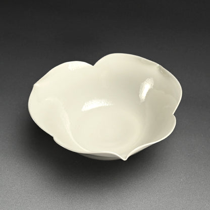 Exquisite White Bowl ー川瀬 竹志 “白磁輪花鉢”