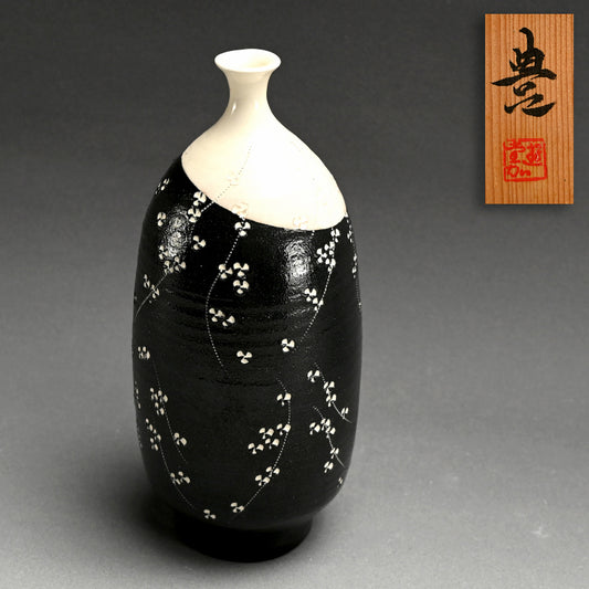 Perfect Example Vase ー近藤 豊 “粉花壺”