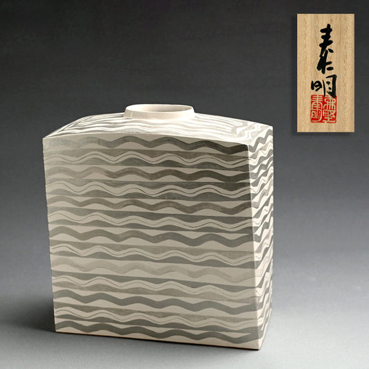 Spectacular Large Wave Vase ー“波状文扁壺”