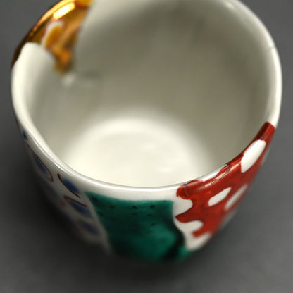 Brilliantly Colored Guinomi Sake Cup ー 松田 百合子 “盃”