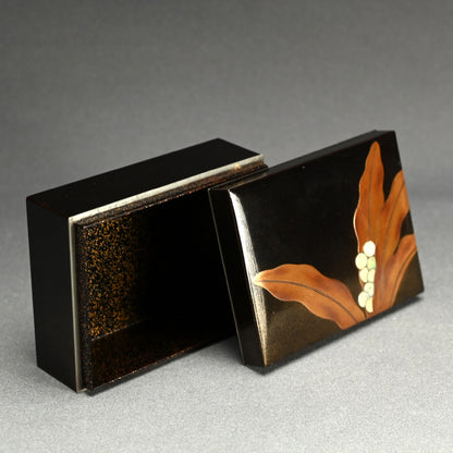 Exquisite Maki-e Decorated Lacquered Box w/ Mother Of Pearl