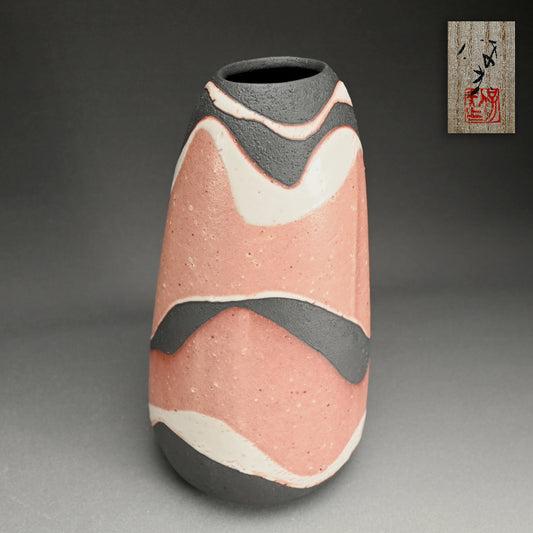 Iconic Shino Vase ー玉置 保夫 “志野扁壺”