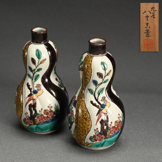 Kutani Porcelain Tokkuri ー徳田 八十吉