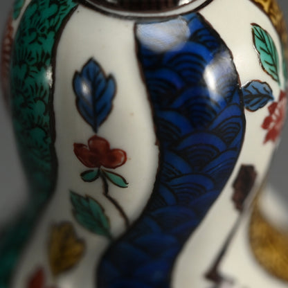 Kutani Porcelain Tokkuri ー徳田 八十吉