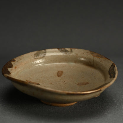 Momoyama period E-Karatsu Dish with Gold Repairs