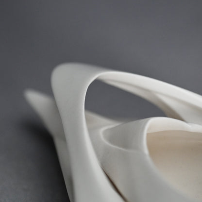 Porcelain Katakuchi Sake pouring Vessel ー松村 淳 “Divergence 6.01”