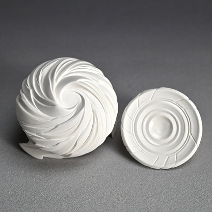 Whirling Form Kogo Incense Holder ー松村 淳 “Shifting Qualia C ↔ I”