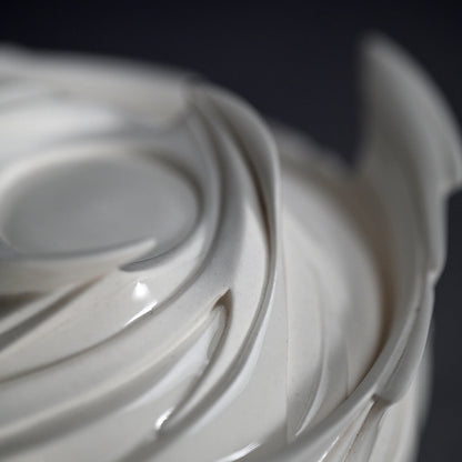 Whirling Form Kogo Incense Holder ー松村 淳 “Shifting Qualia C ↔ I”