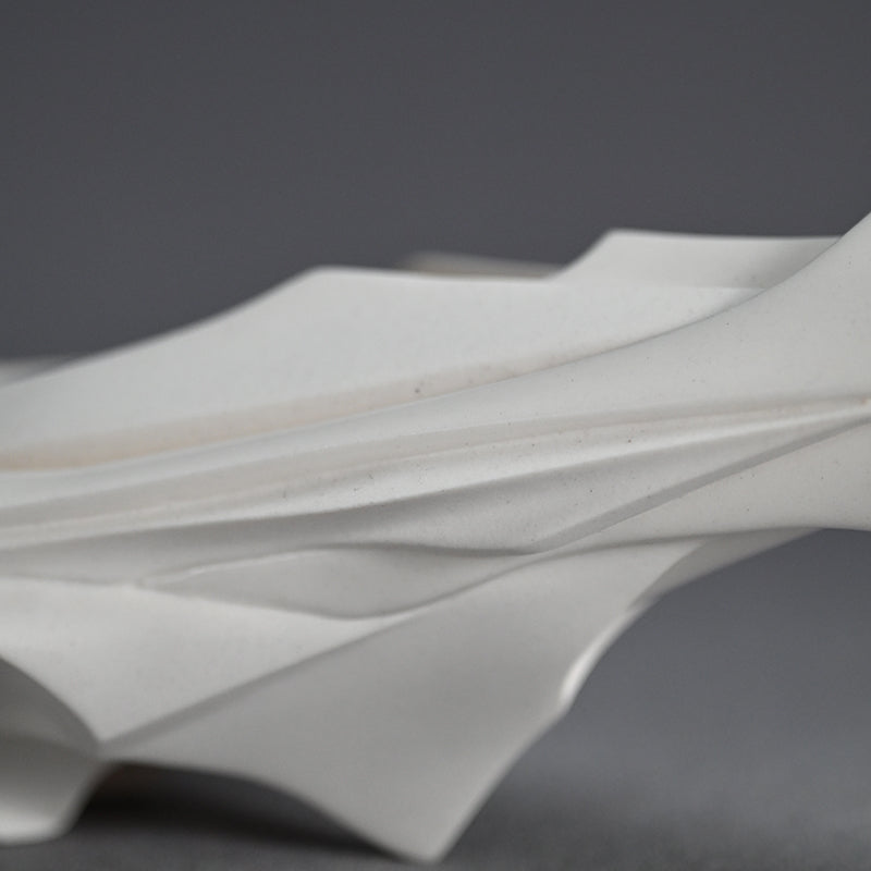 Porcelain Katakuchi Sake pouring Vessel ー松村 淳 “Divergence 6.01”