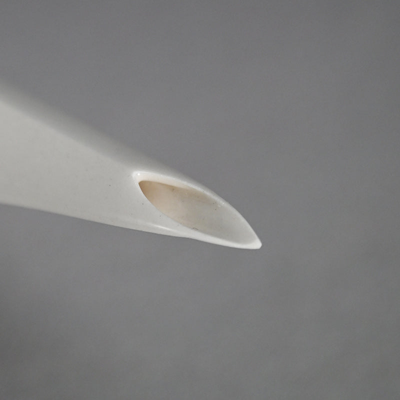 Porcelain Katakuchi Sake pouring Vessel ー松村 淳 “Divergence 6.01”