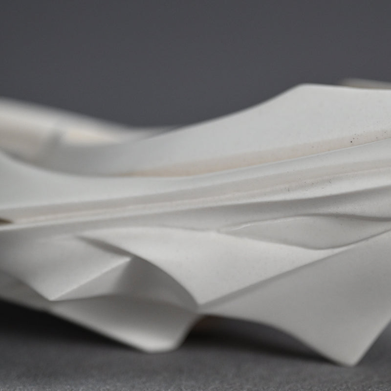 Porcelain Katakuchi Sake pouring Vessel ー松村 淳 “Divergence 6.01”