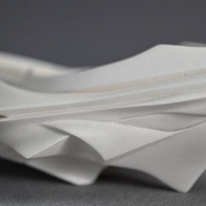 Porcelain Katakuchi Sake pouring Vessel ー松村 淳 “Divergence 6.01”