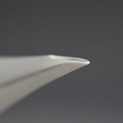 Porcelain Katakuchi Sake pouring Vessel ー松村 淳 “Divergence 6.01”