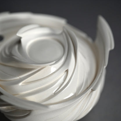 Whirling Form Kogo Incense Holder ー松村 淳 “Shifting Qualia C ↔ I”