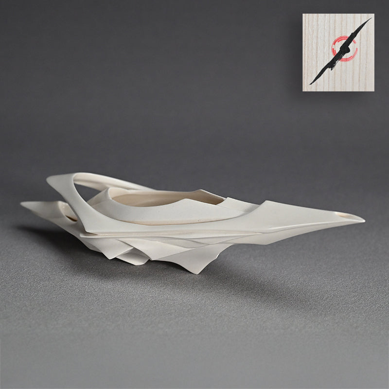 Porcelain Katakuchi Sake pouring Vessel ー松村 淳 “Divergence 6.01”