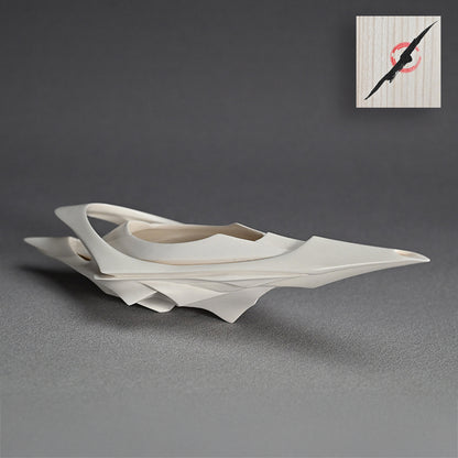 Porcelain Katakuchi Sake pouring Vessel ー松村 淳 “Divergence 6.01”