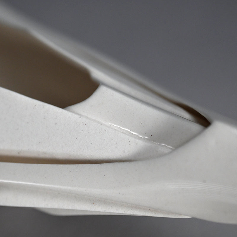 Porcelain Katakuchi Sake pouring Vessel ー松村 淳 “Divergence 6.01”