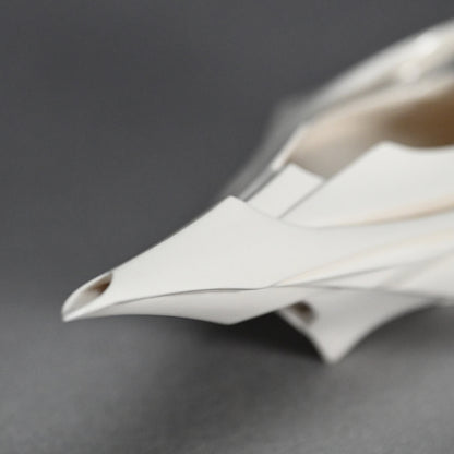 Porcelain Katakuchi Sake pouring Vessel ー松村 淳 “Divergence 6.01”