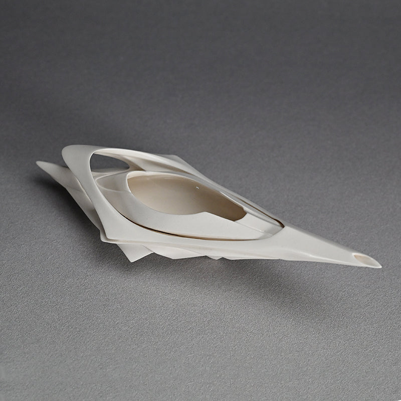 Porcelain Katakuchi Sake pouring Vessel ー松村 淳 “Divergence 6.01”